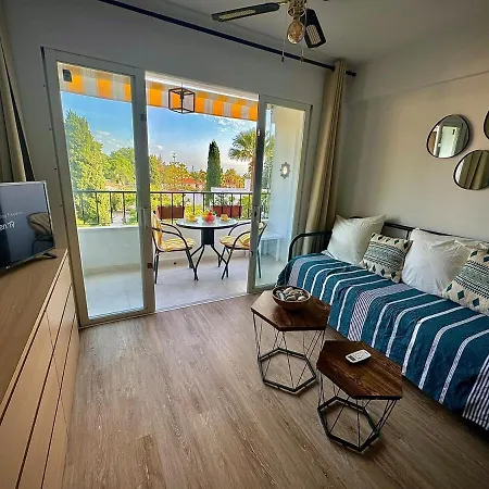 Apartment Stylish Escape In New Andalusia Rdr474